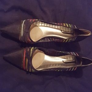 Multi colored mesh pumps